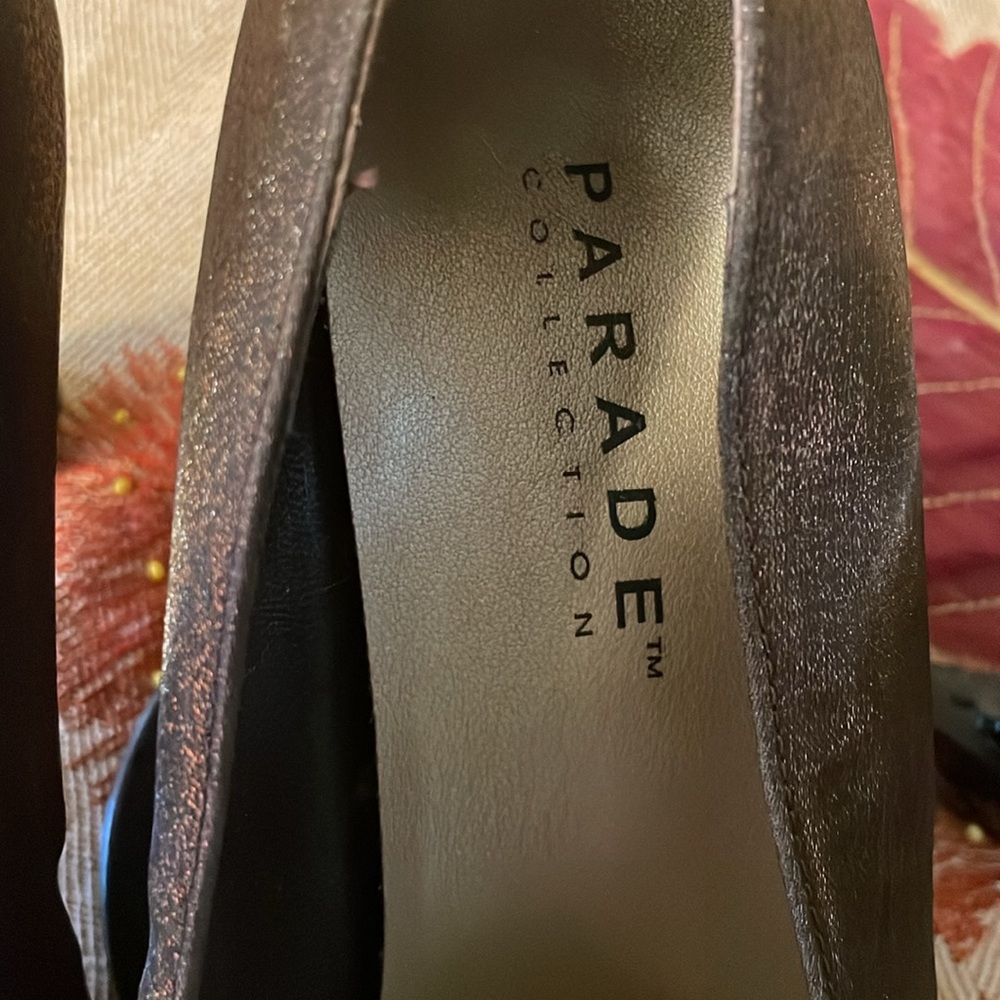 Parade Collection Shoe - Picture 4 of 6